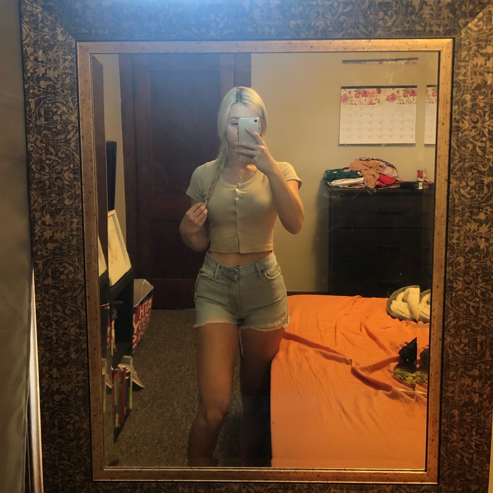urban outfitters high rise shorts 🤍